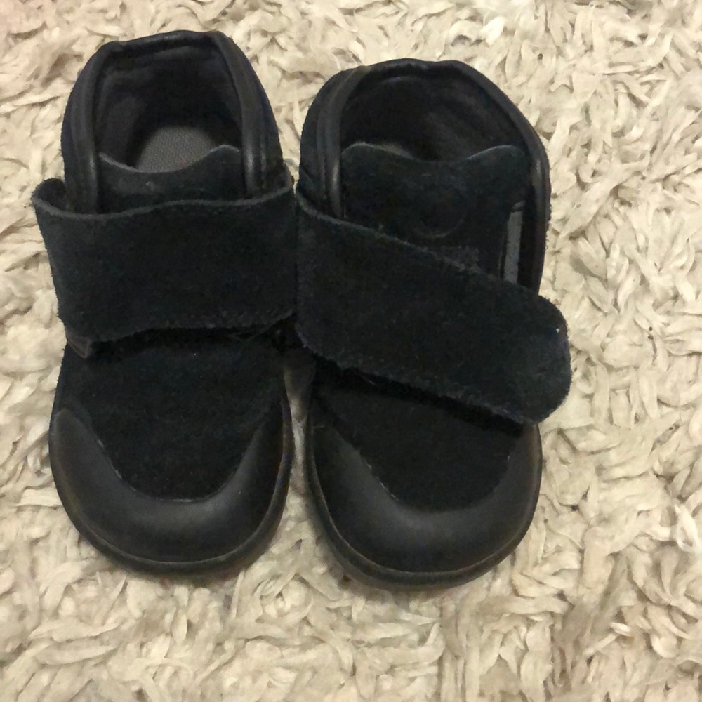 Boys winter shoes - Bogs size 7